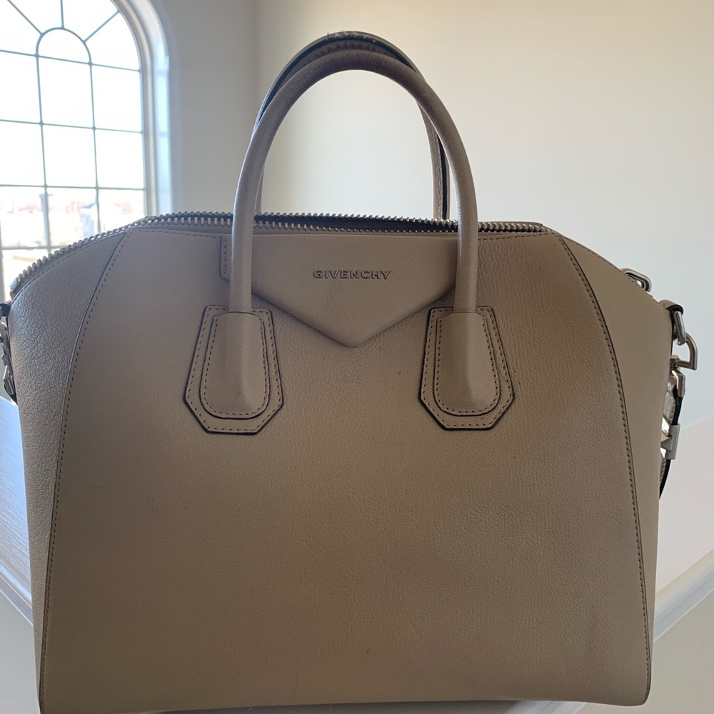 Authentic Givenchy Antigona - Medium